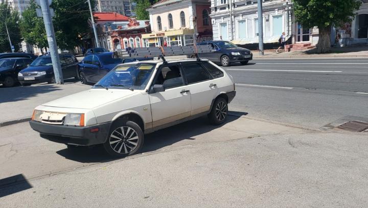 Угон на сотню метров: в Хвалынске угнанная «девятка» заглохла у дома