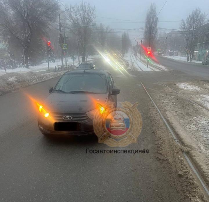 В Заводском районе Саратова автомобиль сбил женщину на пешеходном переходе