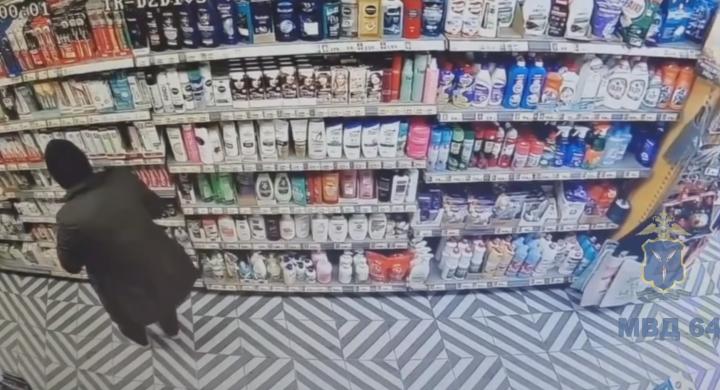 В Саратове мужчина украл 27 антиперспирантов из «Пятёрочки» 
