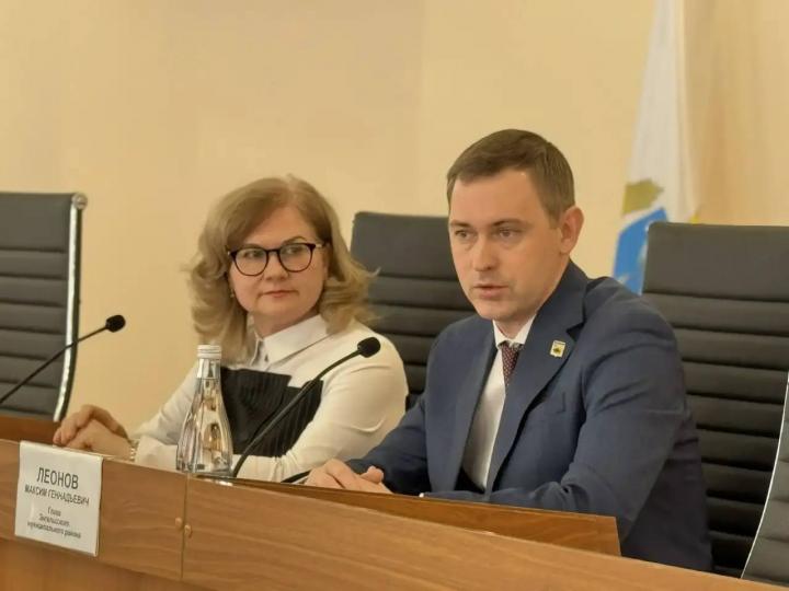 В Энгельсе выделят средства на благоустройство и поддержку молодежных клубов
