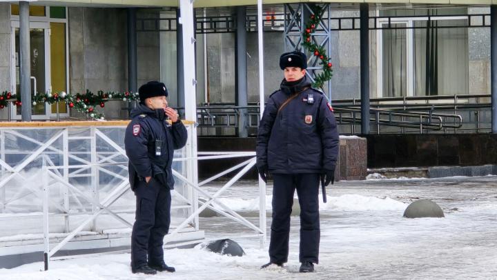 Толкнул полицейского в грудь - и получил 3,5 года строгого режима: приговор в Энгельсе  
