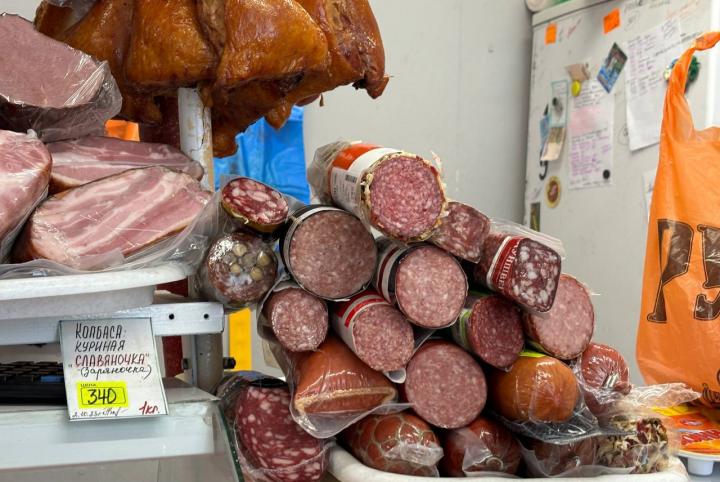 Сотрудники Саратовской таможни изъяли 96 кг санкционных продуктов и 1,7 тысячи подделок одежды в 2025 году