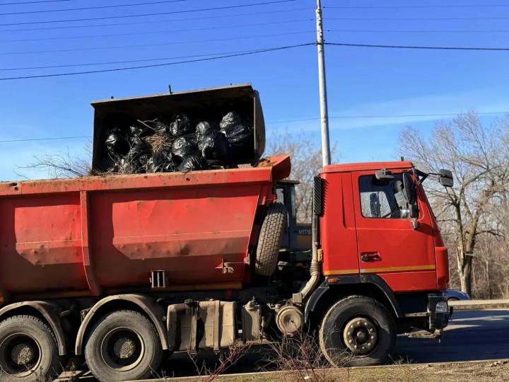 Более трёх тысяч саратовцев вышли на первый субботник 2026 года  