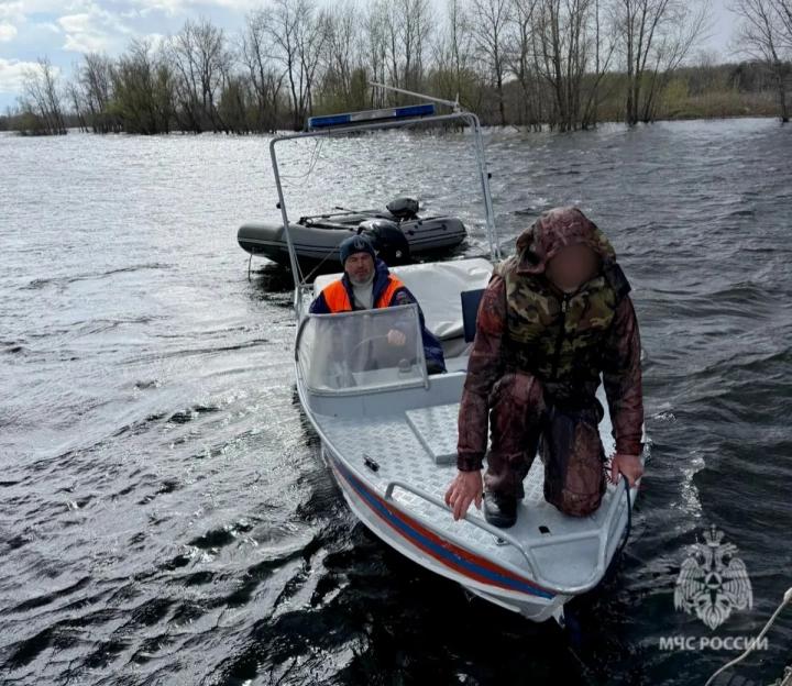 Не проверил погоду и оказался в воде: под Вольском спасли 68-летнего рыбака