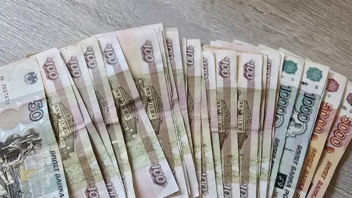 В Базарно-Карабулакском районе приставы заставили должницу заплатить более 200 тысяч налогов, арестовав счета и запретив регистрацию ЗИЛа