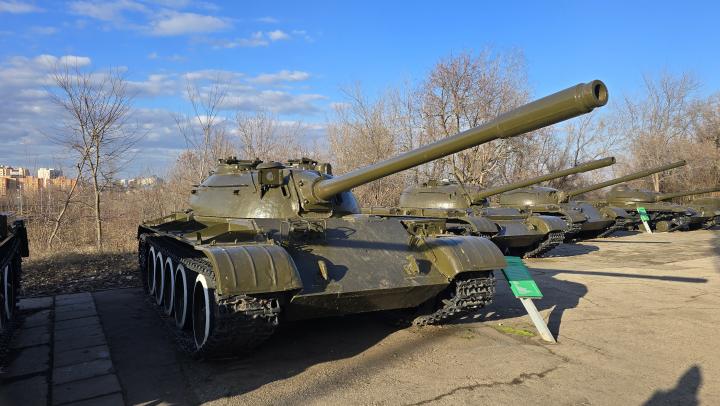 Военный парад 9 мая на Красной площади пройдет без техники, но с авиацией и военными из зоны СВО