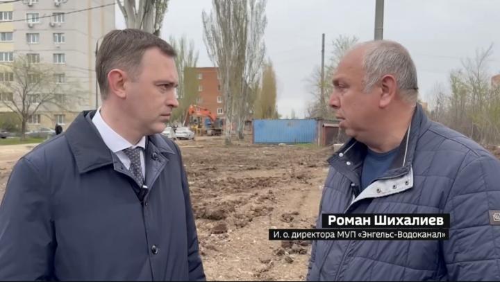 Авария на коллекторе в Энгельсе оставила без нормального давления воды более 100 домов