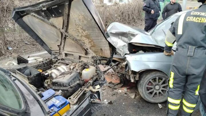 Массовое ДТП с участием трёх автомобилей произошло сегодня утром в Саратове: есть пострадавшие  