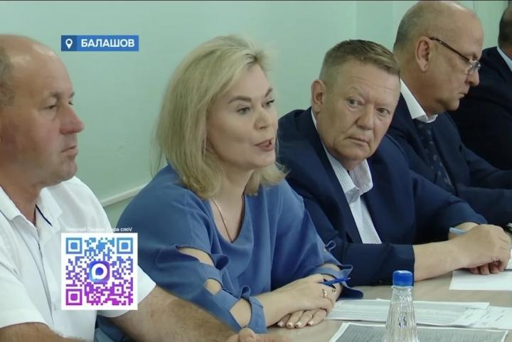 Деньги в карман УК, а крыши текут: Николай Панков устроил разнос балашовским коммунальщикам