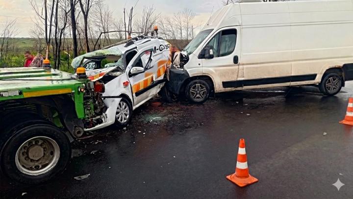 На трассе Саратов-Калининск в тройной аварии пострадал 51-летний мужчина