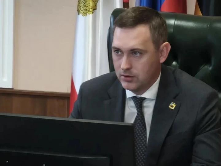 В Энгельсе продолжают убирать незаконную рекламу и торговые объекты