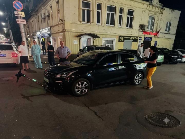 ДТП в центре Саратова: 17-летний самокатчик попал под колеса автомобиля