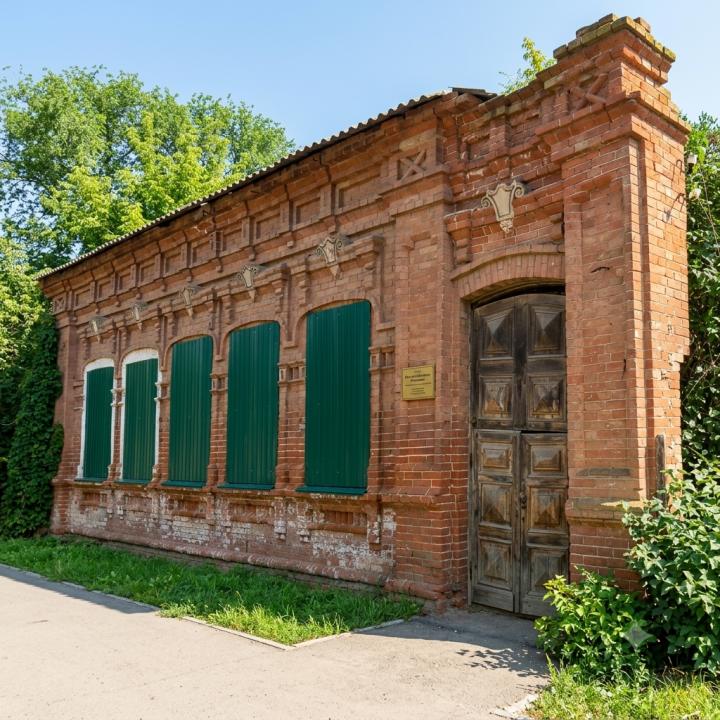 Историческое наследие по цене семечек: в Энгельсе выставили на аукцион «Дом семьи Панченко» за один рубль