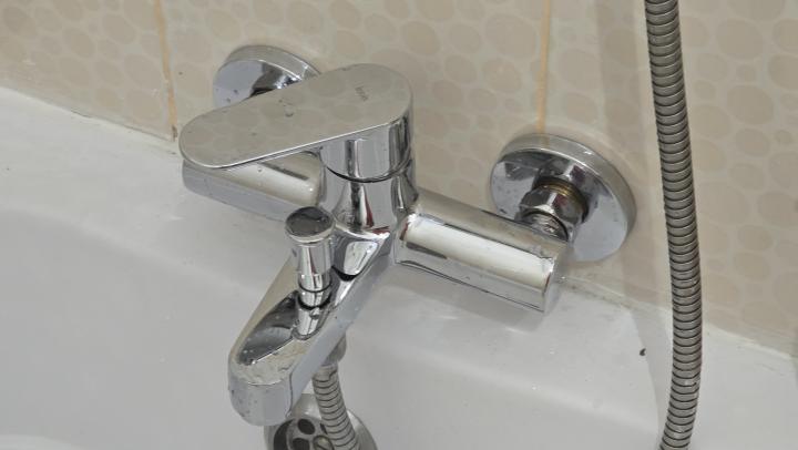 В Заводском, Ленинском и Кировском районах Саратова отключили холодную воду